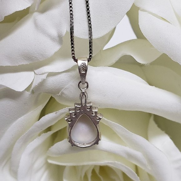 Elegant Pearl Pendant Necklace in 925 Silver - Picture 4 of 6